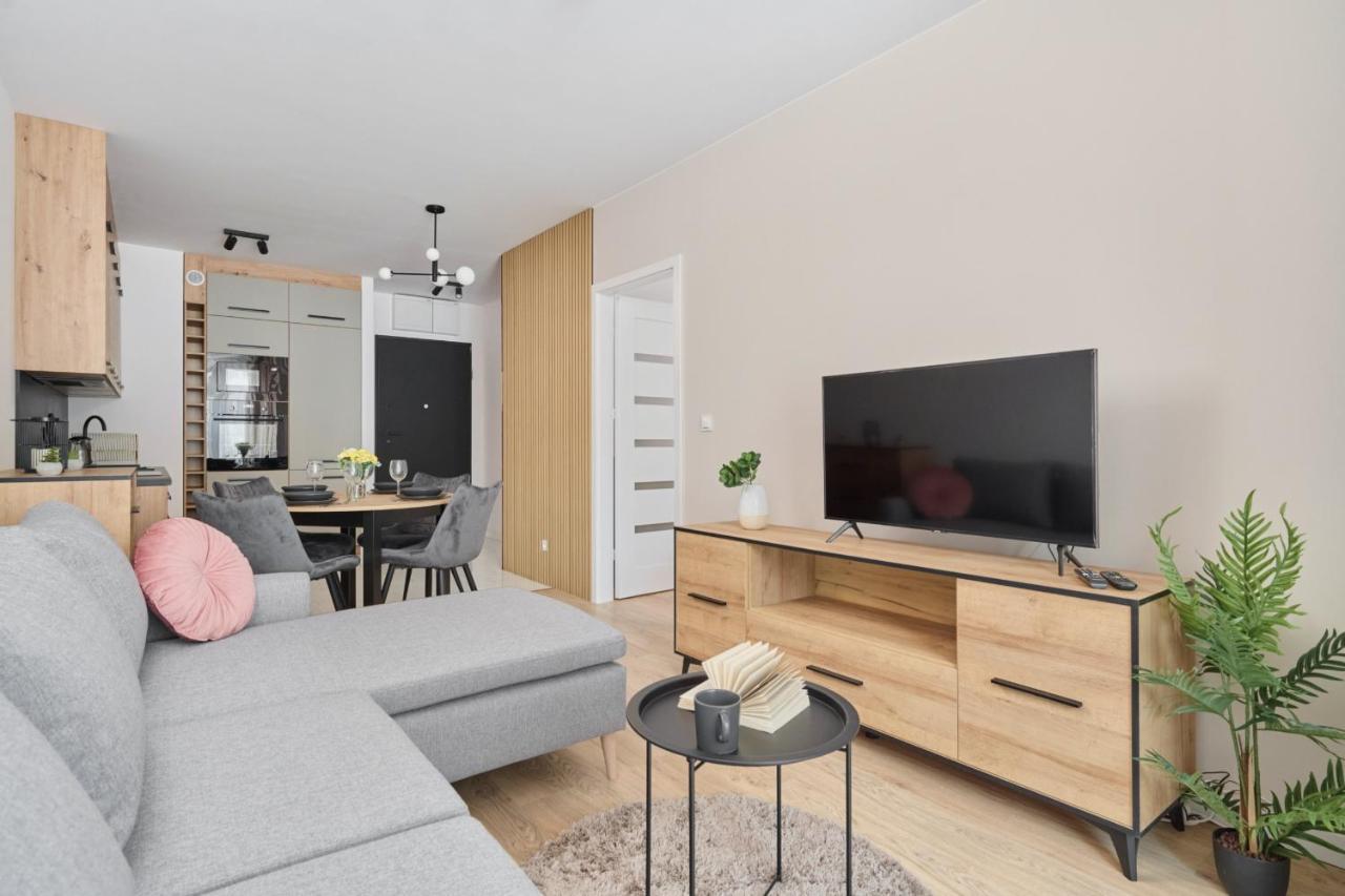 Nowoczesny Apartament Z Balkonem I Parkingiem W Centrum Wroclawia By Noclegi Renters Exterior photo