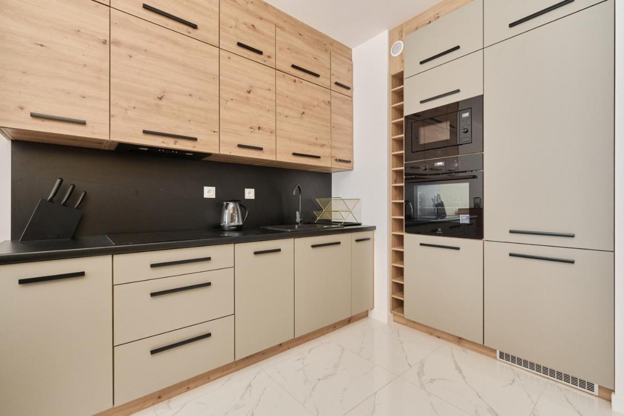 Nowoczesny Apartament Z Balkonem I Parkingiem W Centrum Wroclawia By Noclegi Renters Exterior photo